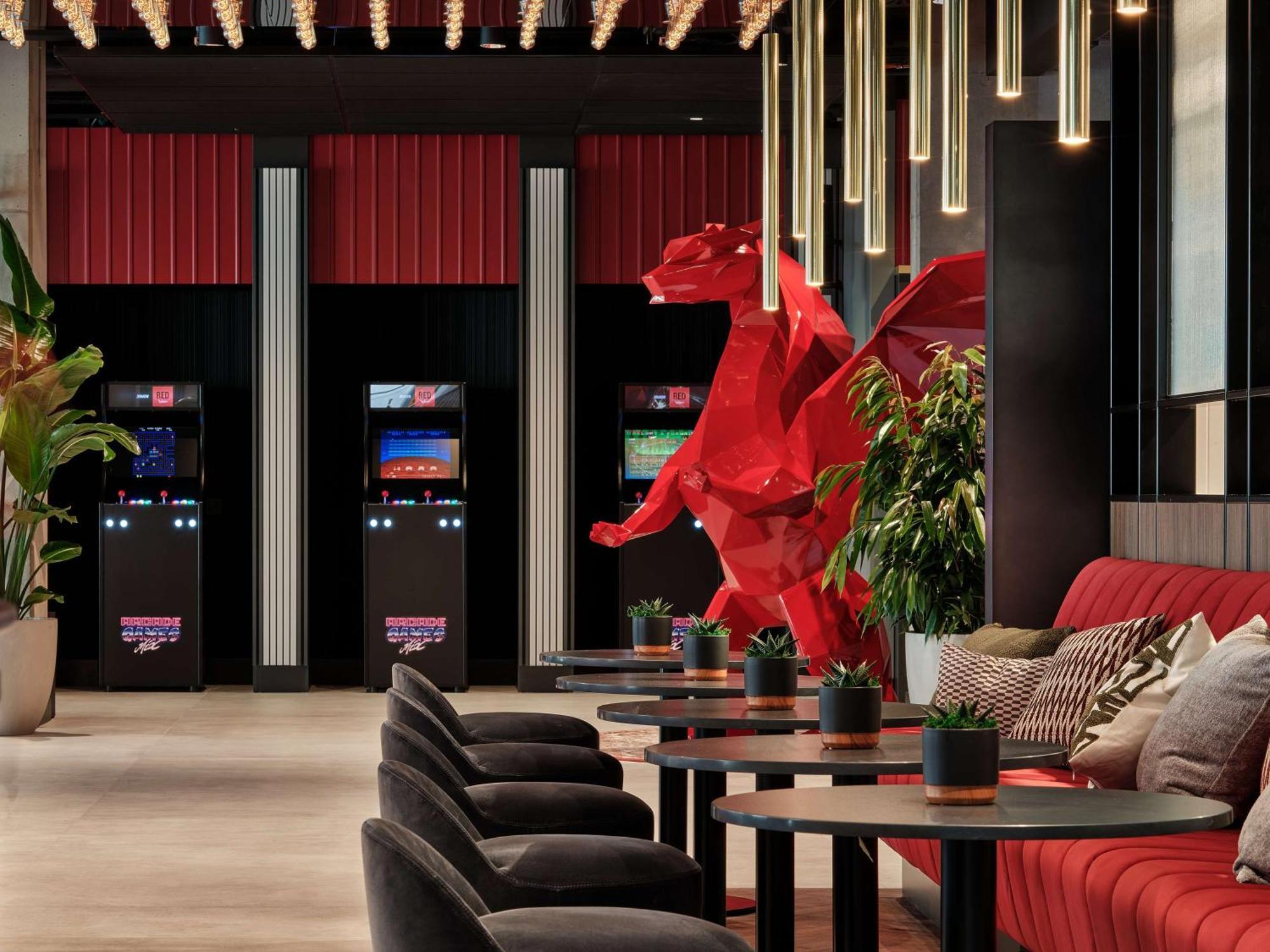 Radisson Red Hotel & Radisson Red Apartments, Krakow — Fotos 1